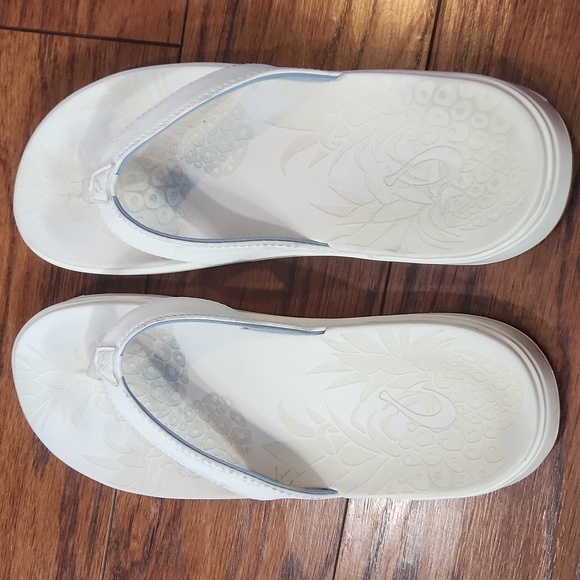Olukai White Womens Flip Flop Sandals - Picture 3 of 5